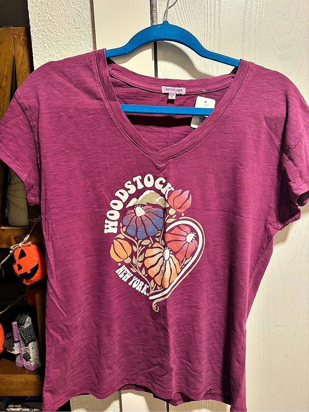 Woman’s Woodstock Graphic Short Sleeve Tee in Purple Size Small NWT